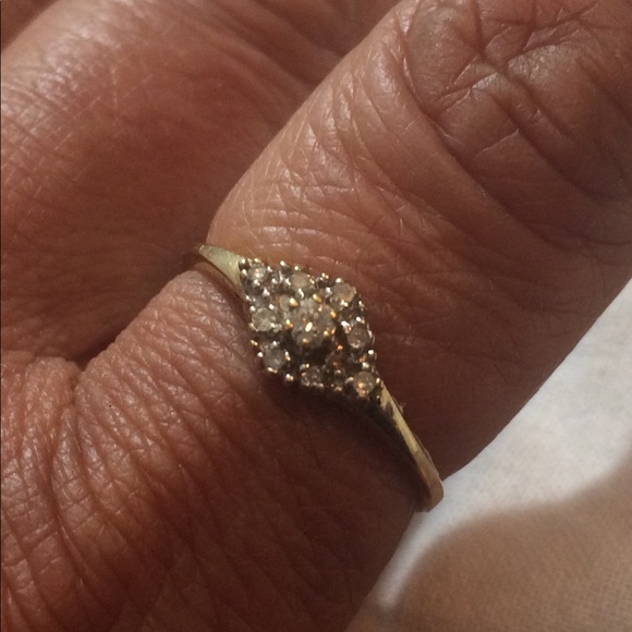 10k gold diamond ring. - Picture 15 of 16